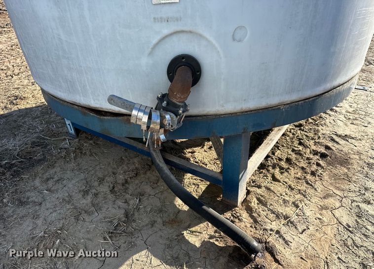 image for item DQ6325 (2) 3,000 gallon poly tanks 