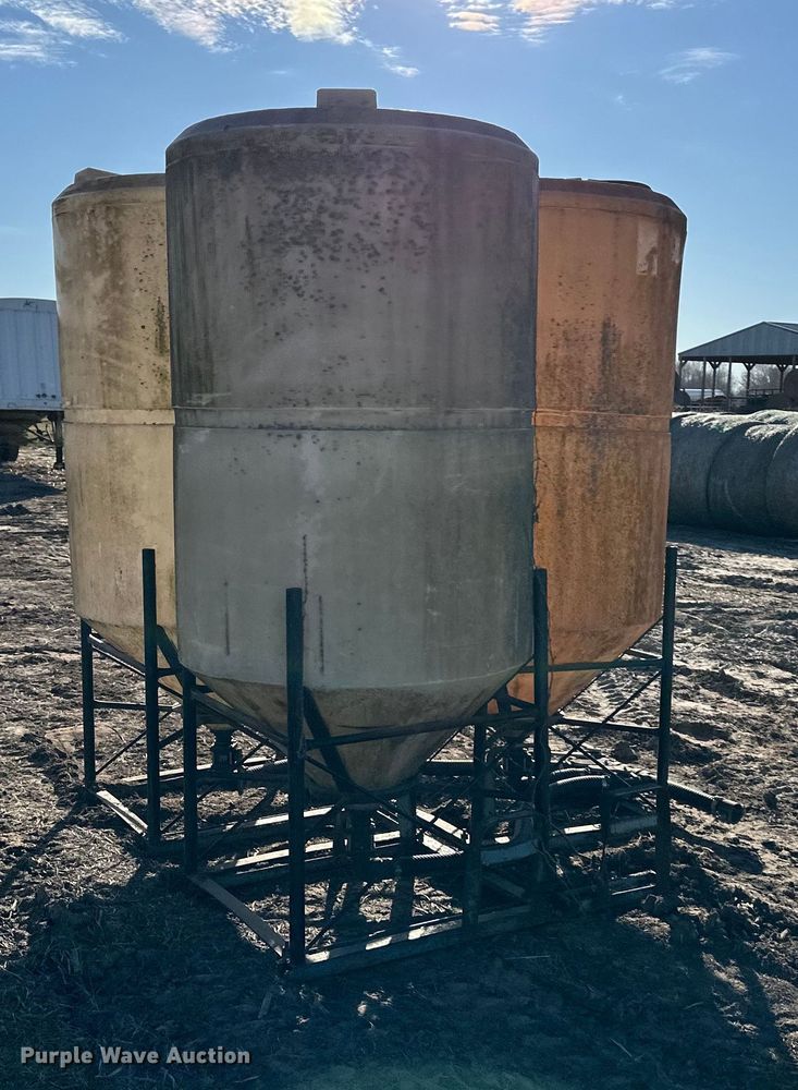 image for item DQ6326 (3) 350 gallon tanks