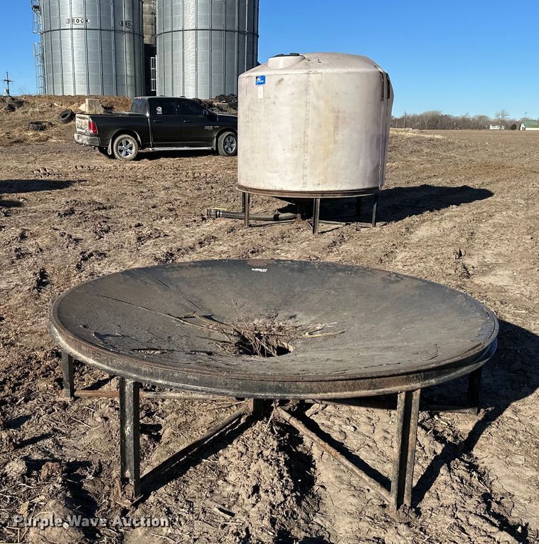 image for item DQ6327 (2) Poly bulk tanks 