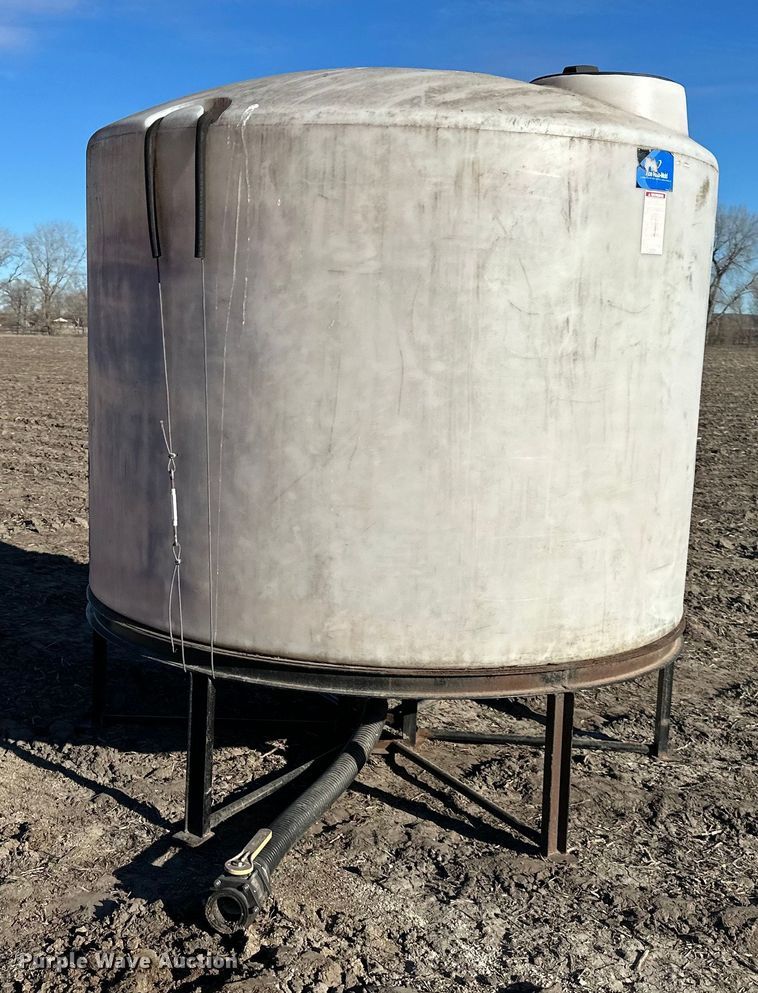 image for item DQ6327 (2) Poly bulk tanks 