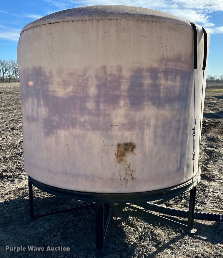 image for item DQ6327 (2) Poly bulk tanks 