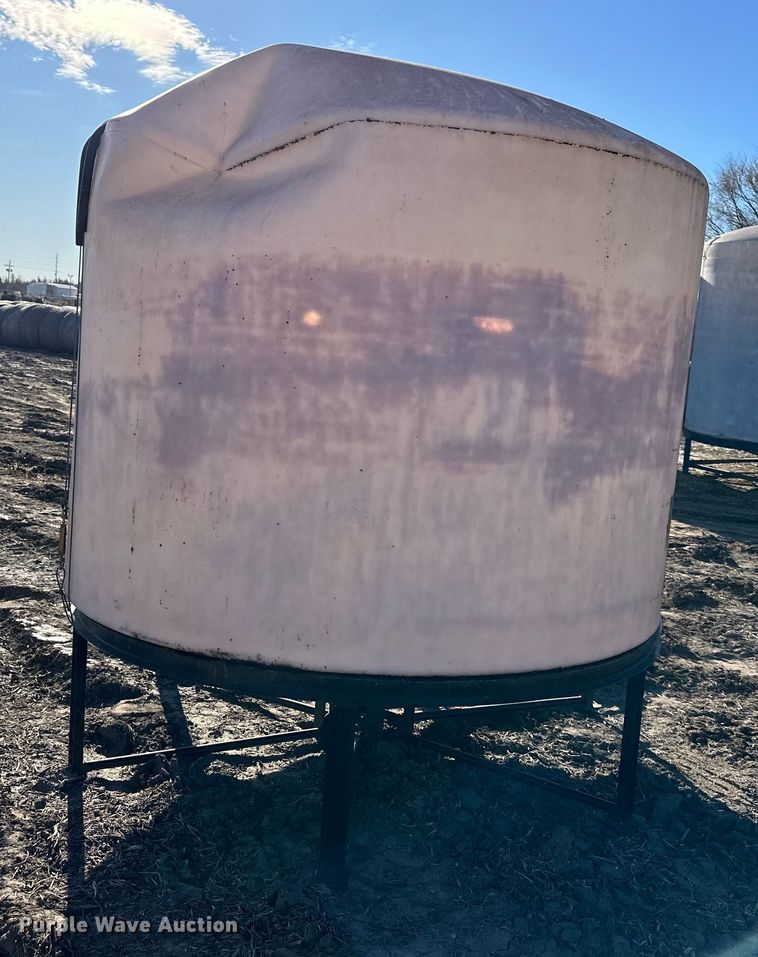 image for item DQ6327 (2) Poly bulk tanks 