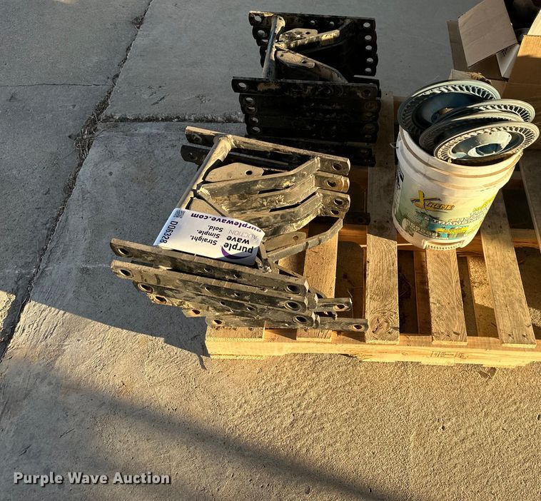 image for item DQ6328 Kinze  3660 planter parts