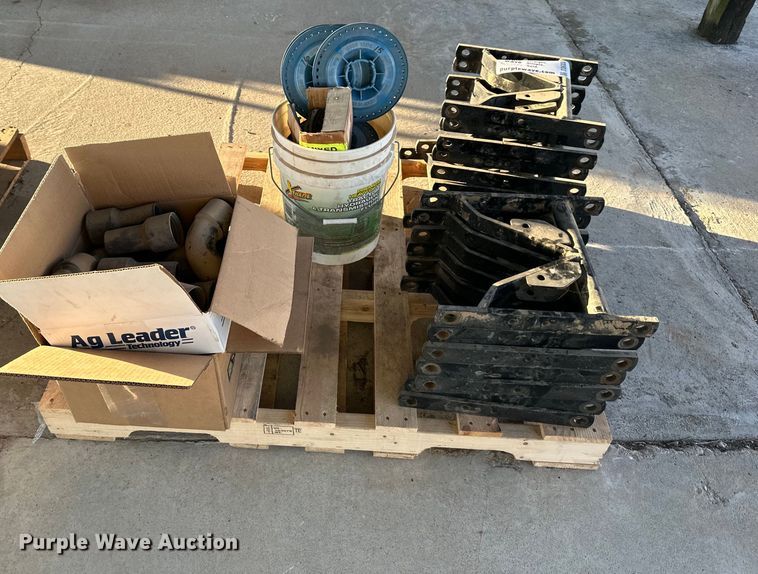 image for item DQ6328 Kinze  3660 planter parts