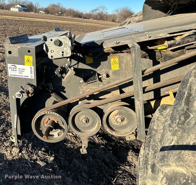 image for item DQ6330 2015 Challenger 560E RWA combine