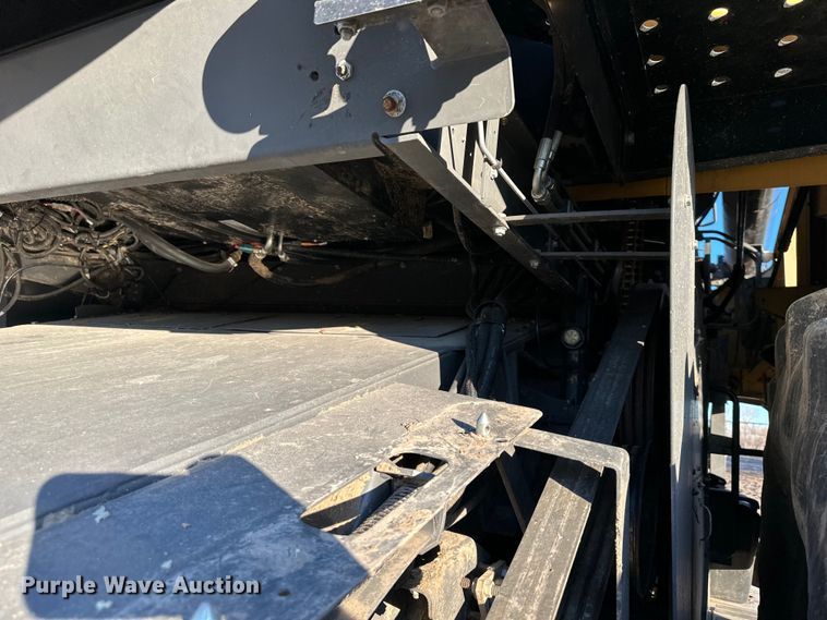 image for item DQ6330 2015 Challenger 560E RWA combine