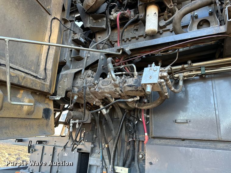 image for item DQ6330 2015 Challenger 560E RWA combine