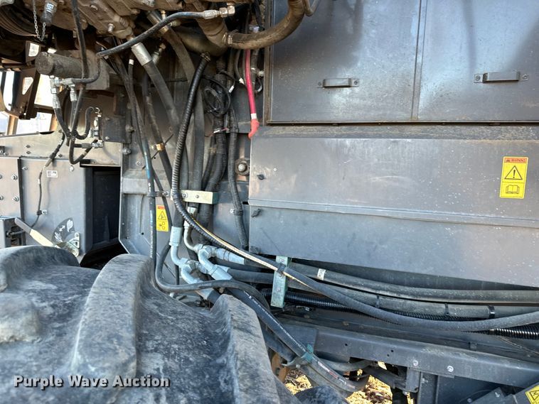 image for item DQ6330 2015 Challenger 560E RWA combine