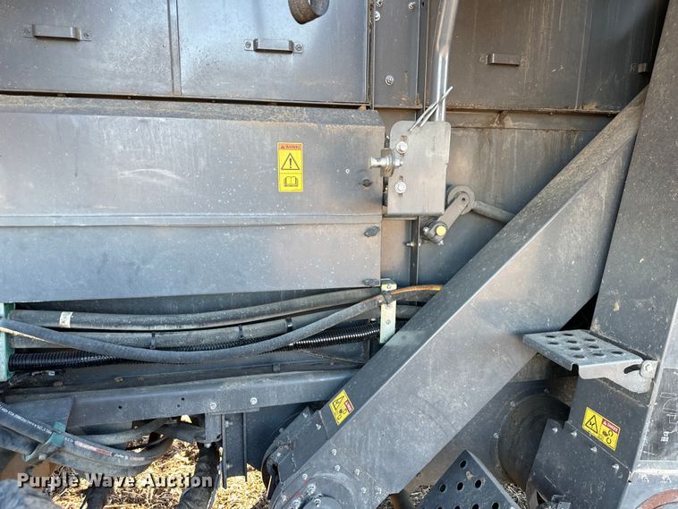 image for item DQ6330 2015 Challenger 560E RWA combine