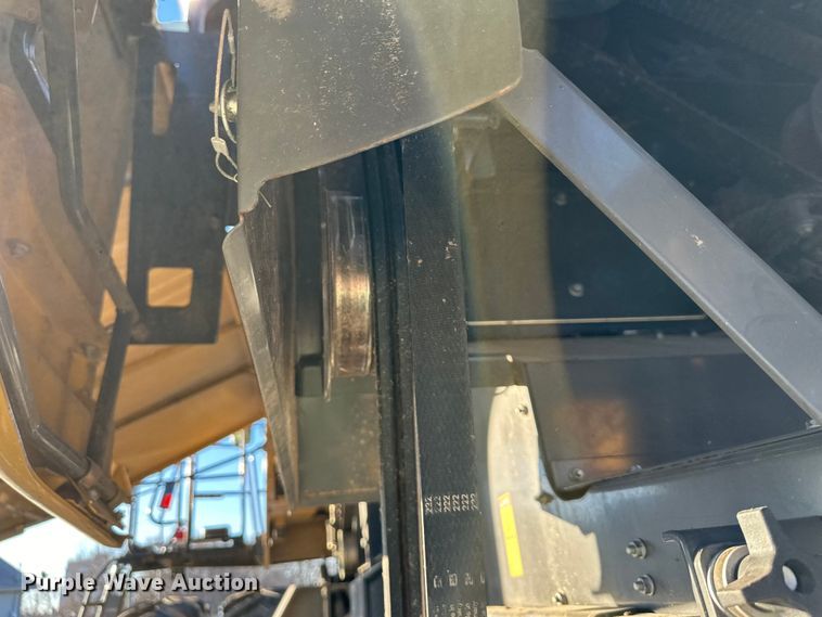 image for item DQ6330 2015 Challenger 560E RWA combine