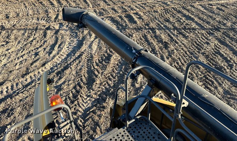 image for item DQ6330 2015 Challenger 560E RWA combine