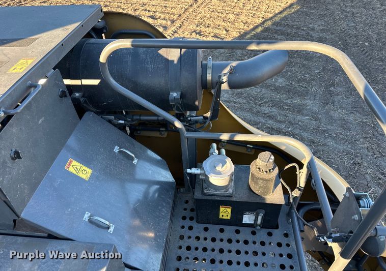 image for item DQ6330 2015 Challenger 560E RWA combine