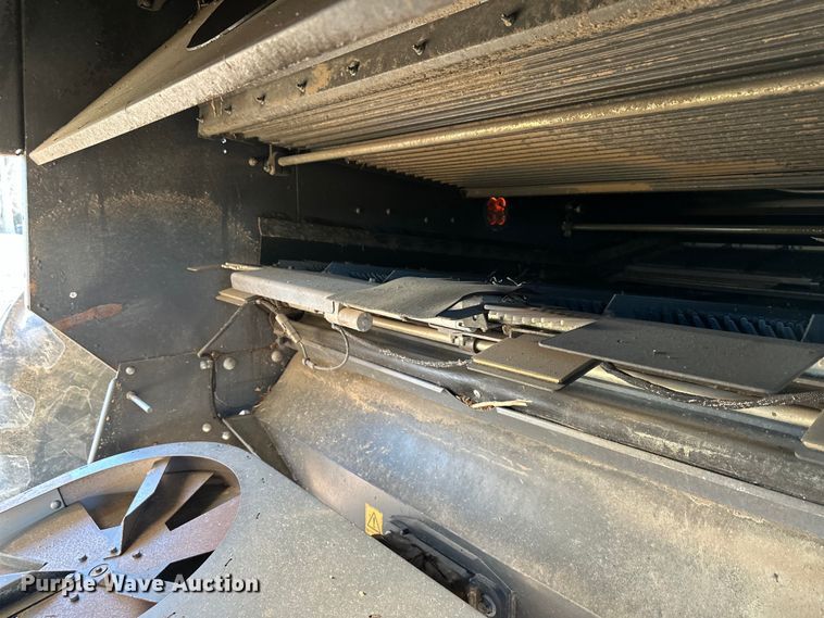 image for item DQ6330 2015 Challenger 560E RWA combine