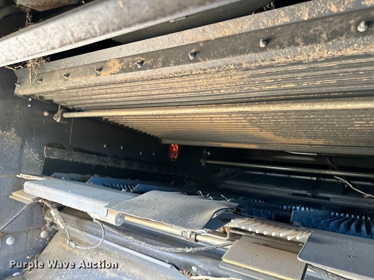 image for item DQ6330 2015 Challenger 560E RWA combine