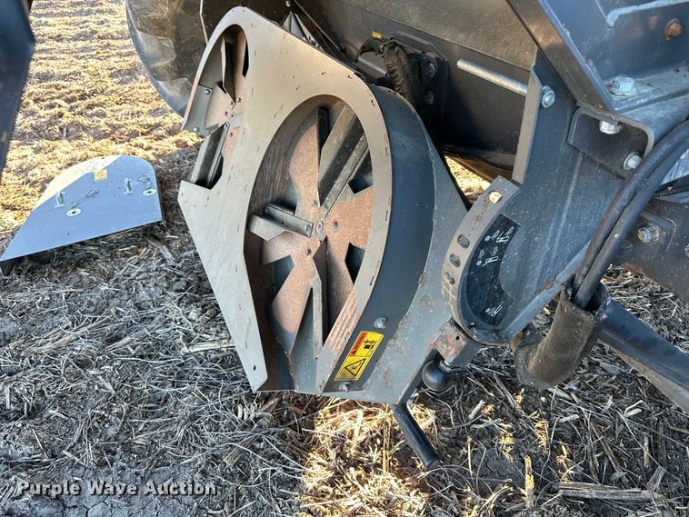 image for item DQ6330 2015 Challenger 560E RWA combine