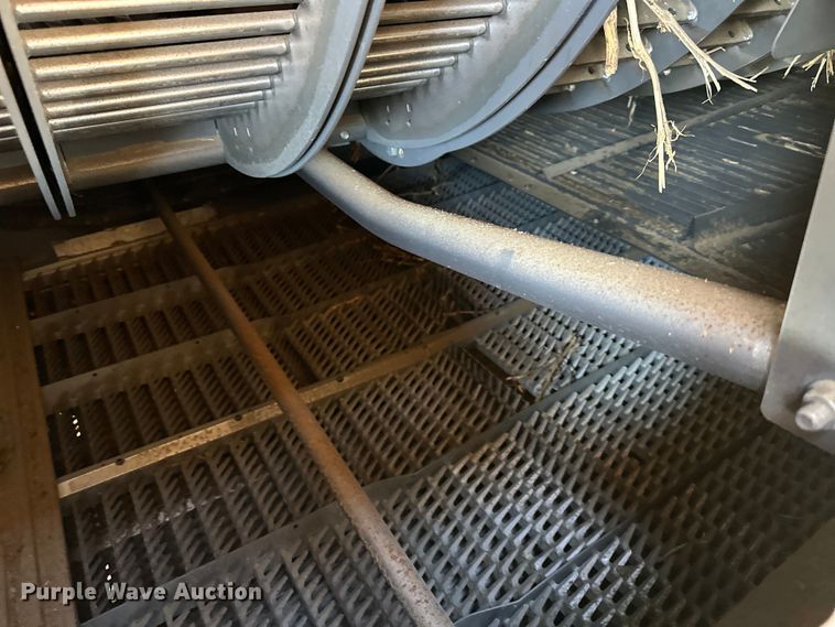 image for item DQ6330 2015 Challenger 560E RWA combine