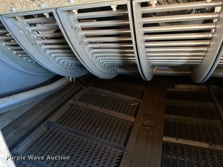 image for item DQ6330 2015 Challenger 560E RWA combine