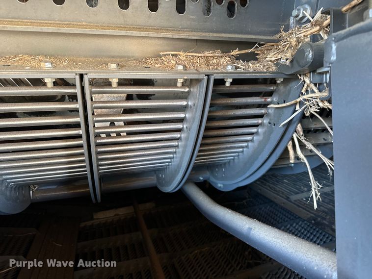 image for item DQ6330 2015 Challenger 560E RWA combine