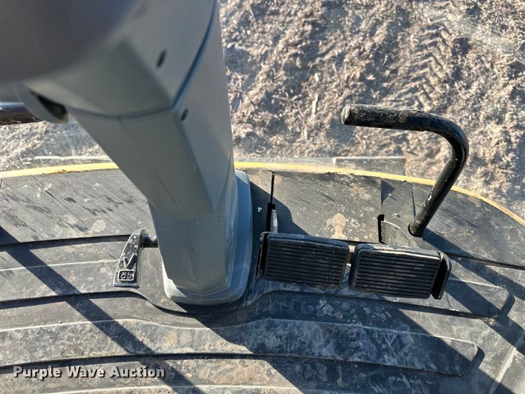 image for item DQ6330 2015 Challenger 560E RWA combine