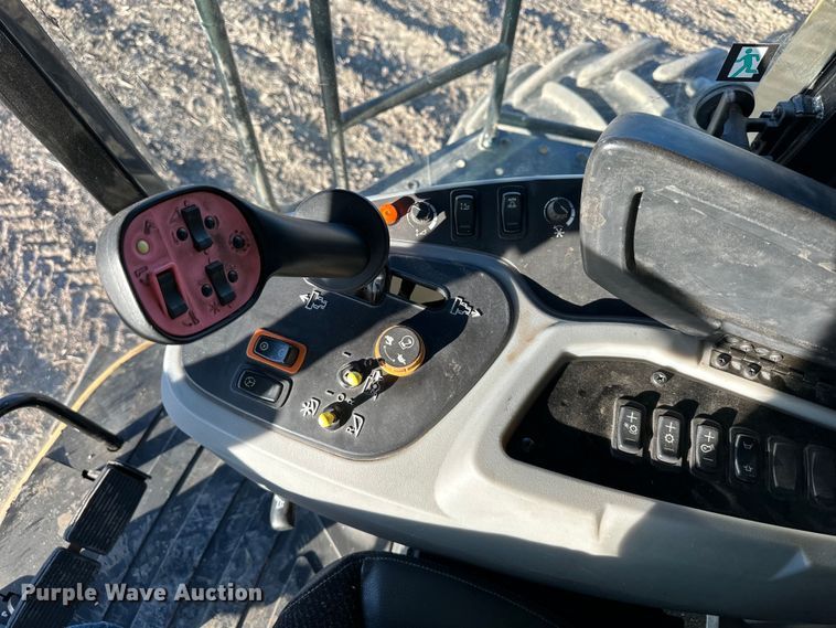 image for item DQ6330 2015 Challenger 560E RWA combine