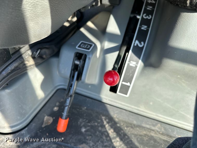 image for item DQ6330 2015 Challenger 560E RWA combine