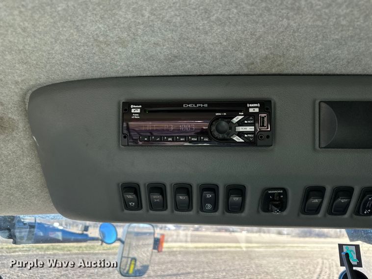 image for item DQ6330 2015 Challenger 560E RWA combine