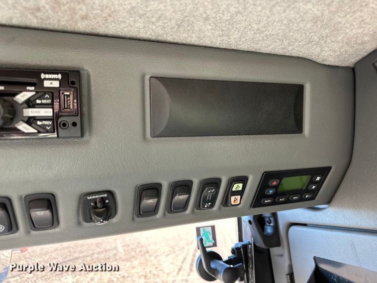 image for item DQ6330 2015 Challenger 560E RWA combine