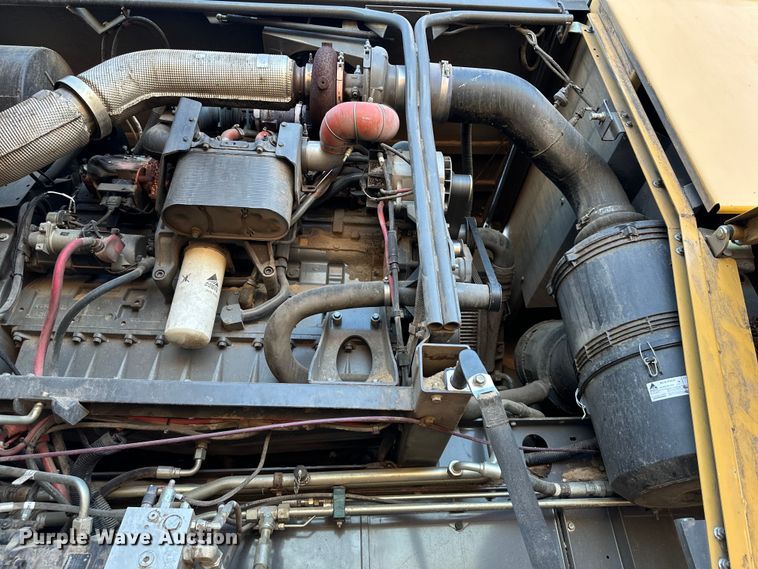 image for item DQ6330 2015 Challenger 560E RWA combine