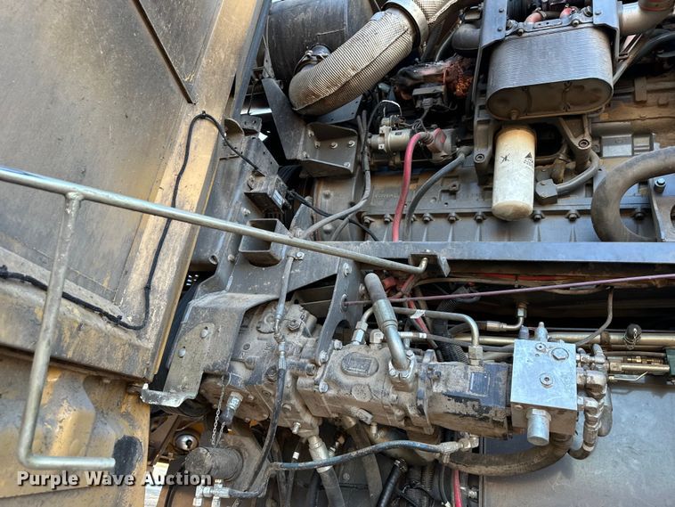 image for item DQ6330 2015 Challenger 560E RWA combine