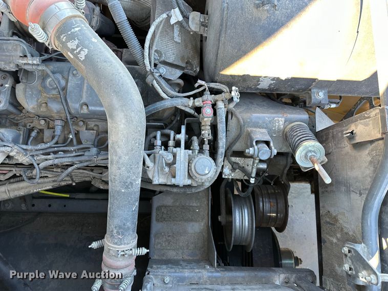 image for item DQ6330 2015 Challenger 560E RWA combine