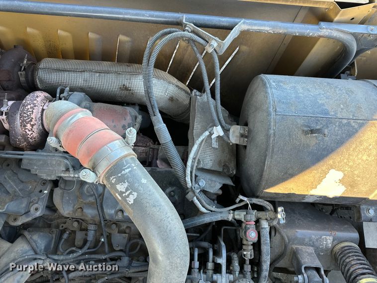 image for item DQ6330 2015 Challenger 560E RWA combine