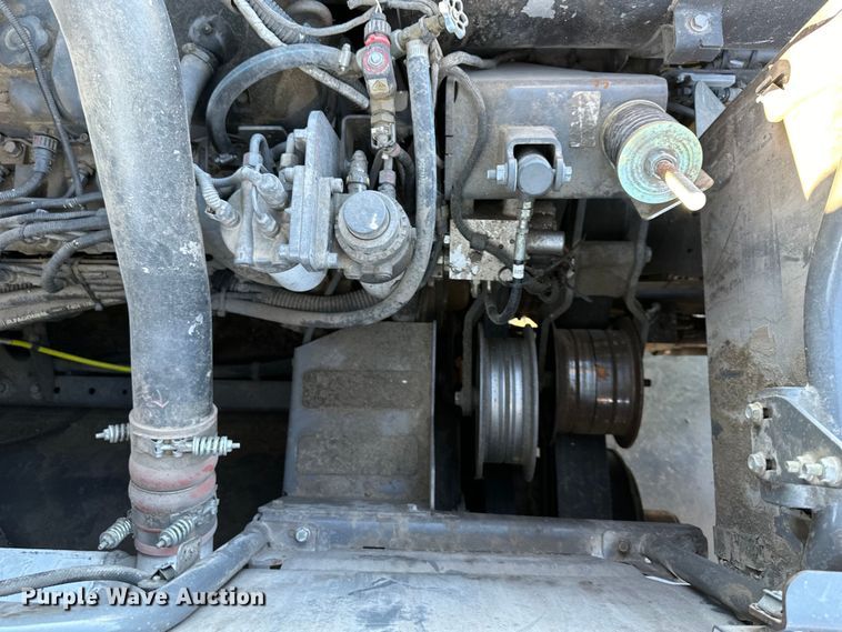 image for item DQ6330 2015 Challenger 560E RWA combine