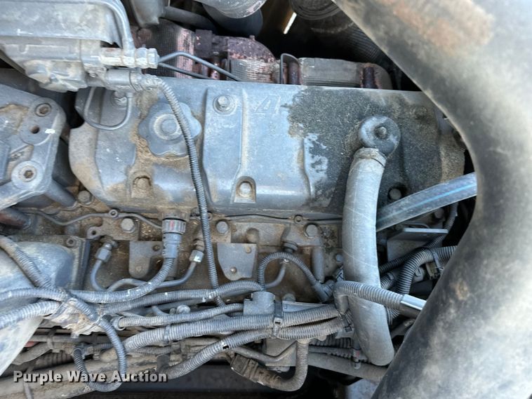 image for item DQ6330 2015 Challenger 560E RWA combine