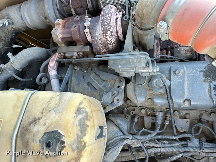 image for item DQ6330 2015 Challenger 560E RWA combine