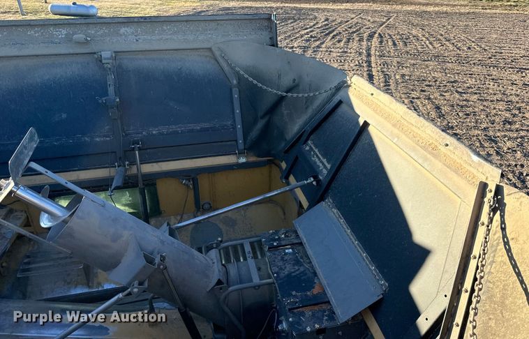 image for item DQ6330 2015 Challenger 560E RWA combine