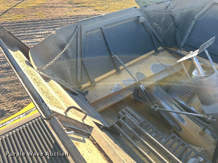 image for item DQ6330 2015 Challenger 560E RWA combine