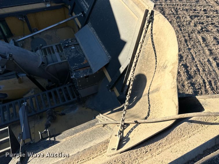 image for item DQ6330 2015 Challenger 560E RWA combine