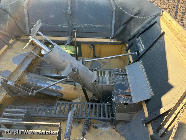 image for item DQ6330 2015 Challenger 560E RWA combine