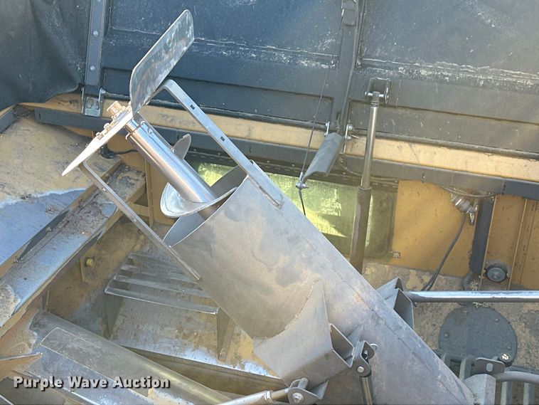 image for item DQ6330 2015 Challenger 560E RWA combine