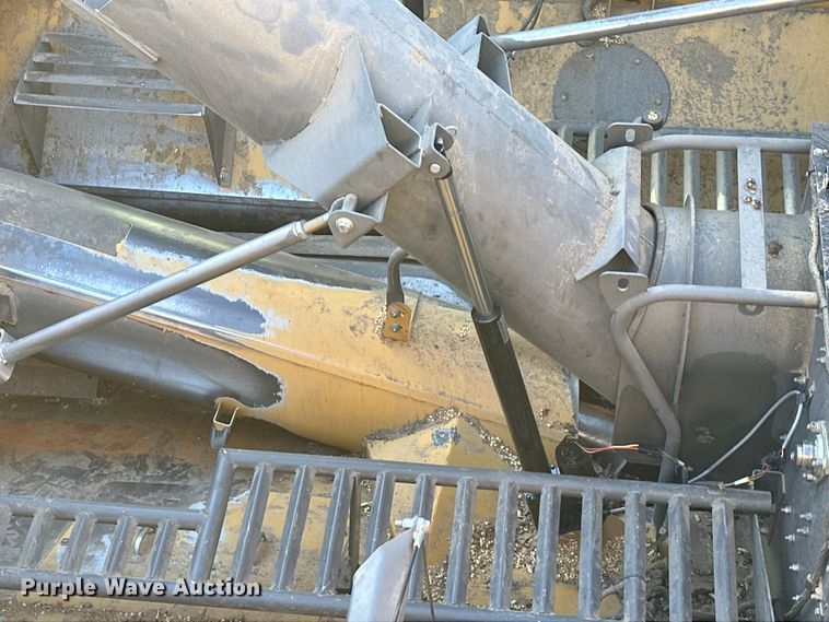 image for item DQ6330 2015 Challenger 560E RWA combine