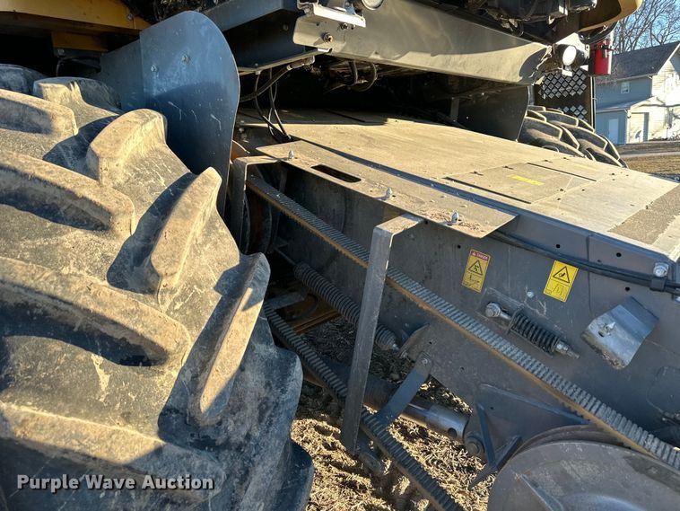 image for item DQ6330 2015 Challenger 560E RWA combine