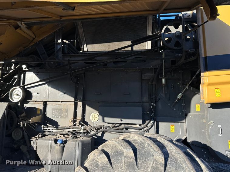 image for item DQ6330 2015 Challenger 560E RWA combine