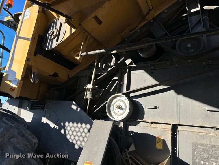 image for item DQ6330 2015 Challenger 560E RWA combine