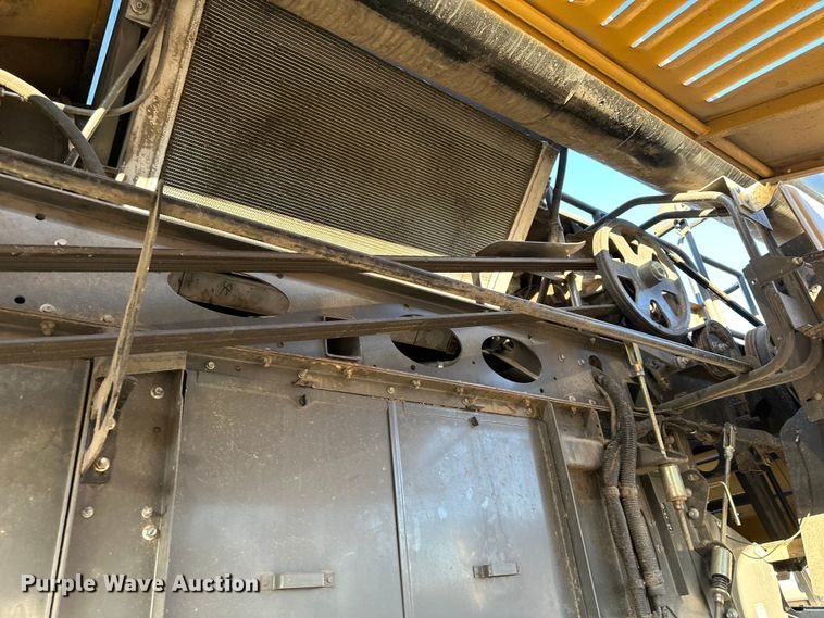 image for item DQ6330 2015 Challenger 560E RWA combine