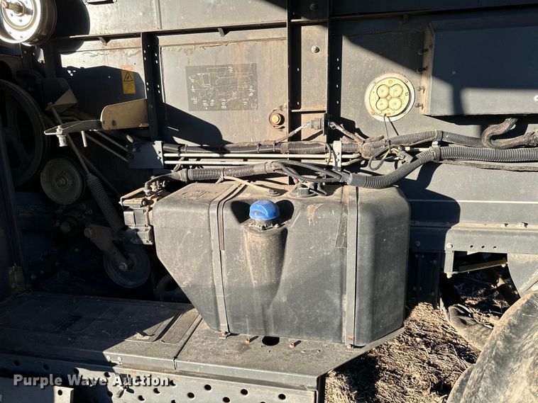 image for item DQ6330 2015 Challenger 560E RWA combine