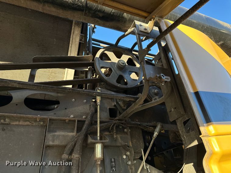 image for item DQ6330 2015 Challenger 560E RWA combine