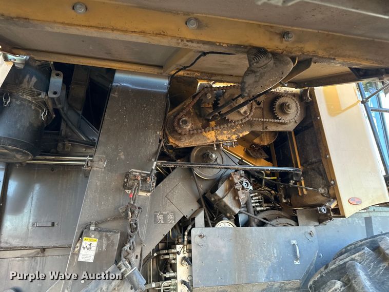 image for item DQ6330 2015 Challenger 560E RWA combine