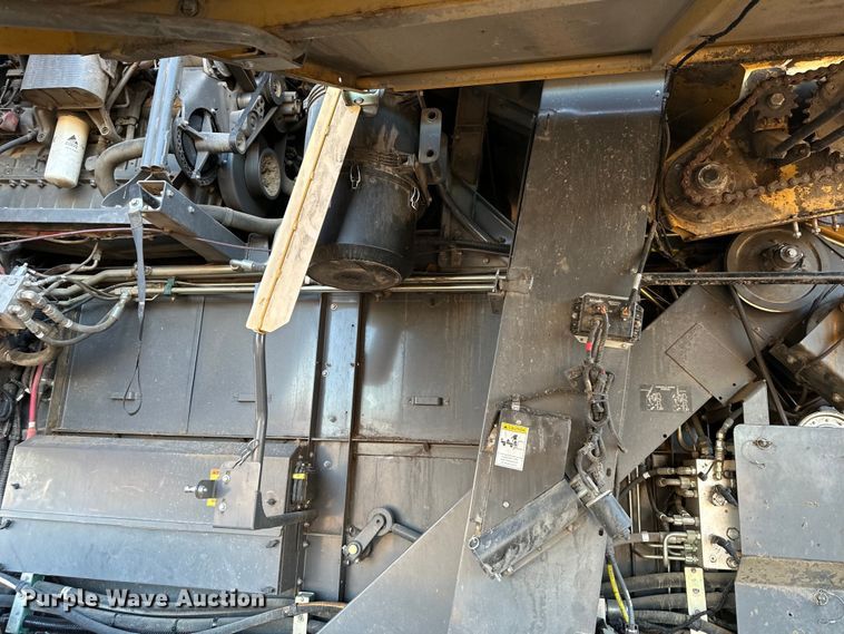 image for item DQ6330 2015 Challenger 560E RWA combine