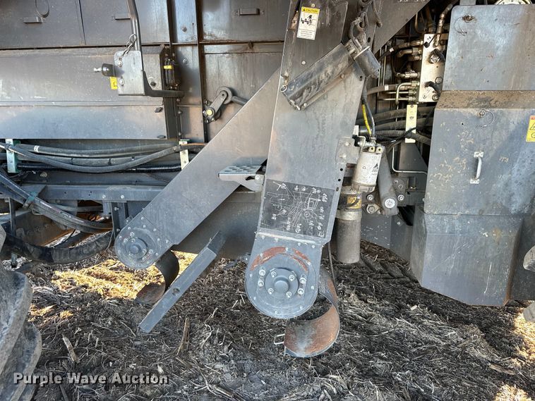 image for item DQ6330 2015 Challenger 560E RWA combine