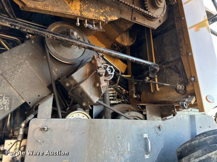 image for item DQ6330 2015 Challenger 560E RWA combine